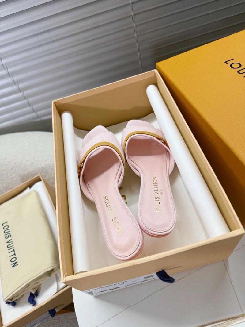 l0vis Vvtt0n slippers